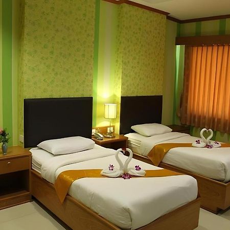 The Rich Hotel Nonthaburi Buitenkant foto