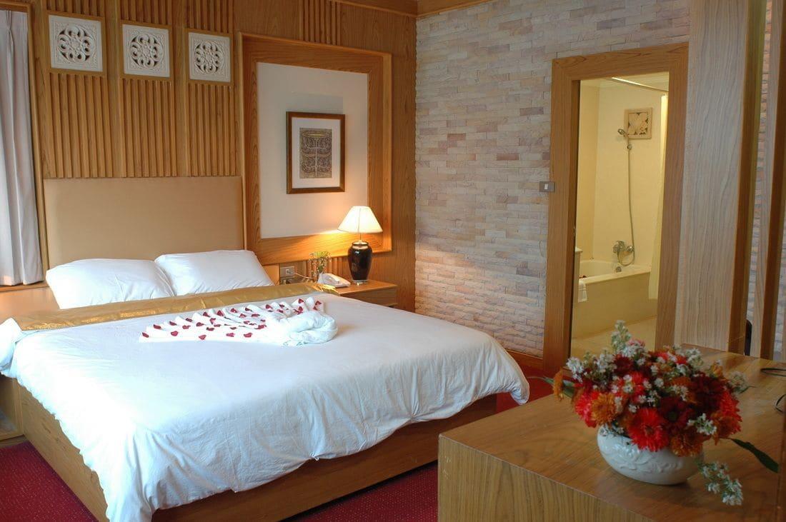The Rich Hotel Nonthaburi Buitenkant foto