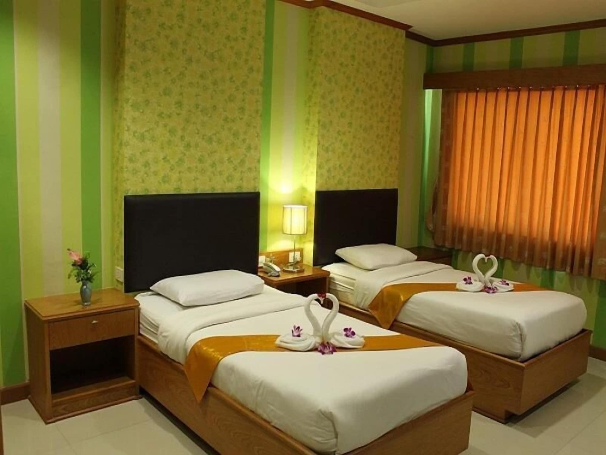 The Rich Hotel Nonthaburi Buitenkant foto