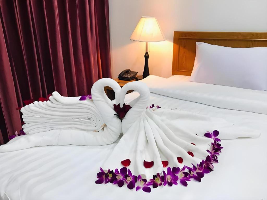 The Rich Hotel Nonthaburi Buitenkant foto