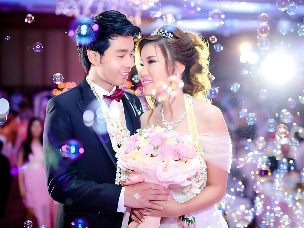 The Rich Hotel Nonthaburi Buitenkant foto