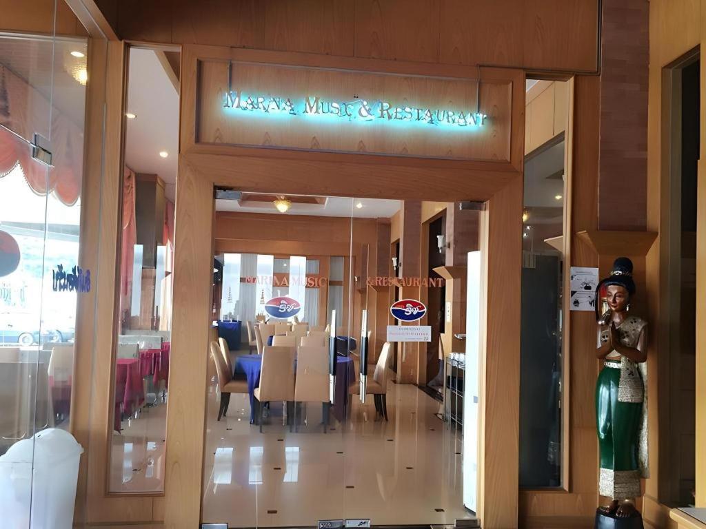 The Rich Hotel Nonthaburi Buitenkant foto