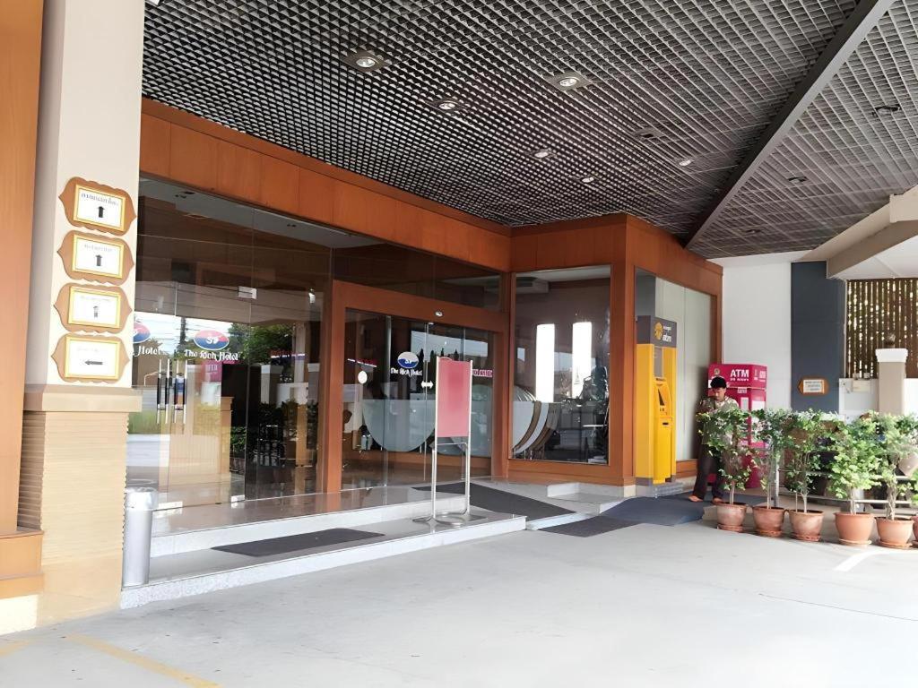 The Rich Hotel Nonthaburi Buitenkant foto