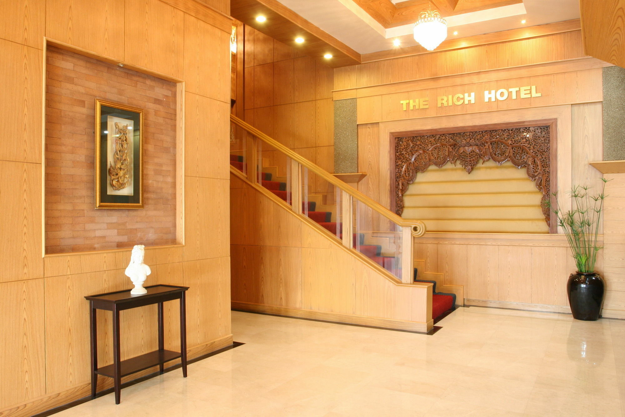 The Rich Hotel Nonthaburi Buitenkant foto